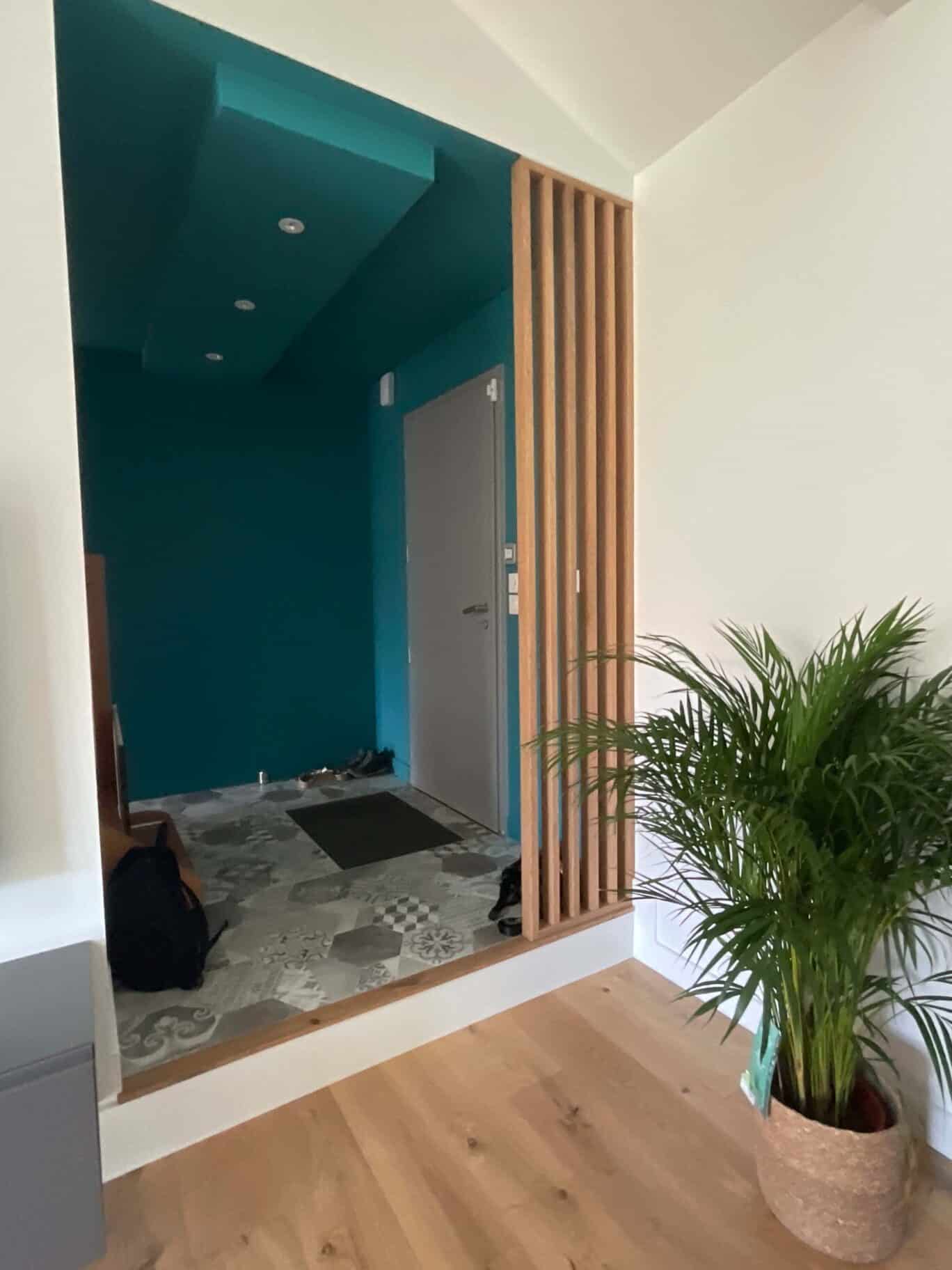 Rénovation des sols avec parquet et carrelage dans une entrée de maison à Nantes