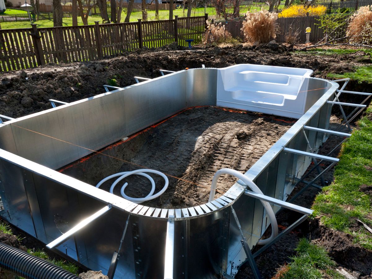 Piscine semi-enterrée Activ Travaux
