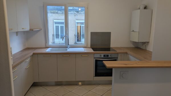 Cuisine rénovée moderne – Place Viarme, Nantes