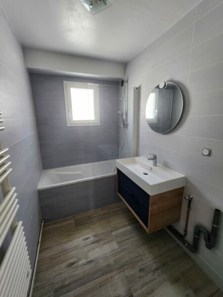 Salle de bain rénovée – design contemporain à Nantes