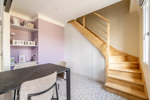 Aménagement sous un escalier