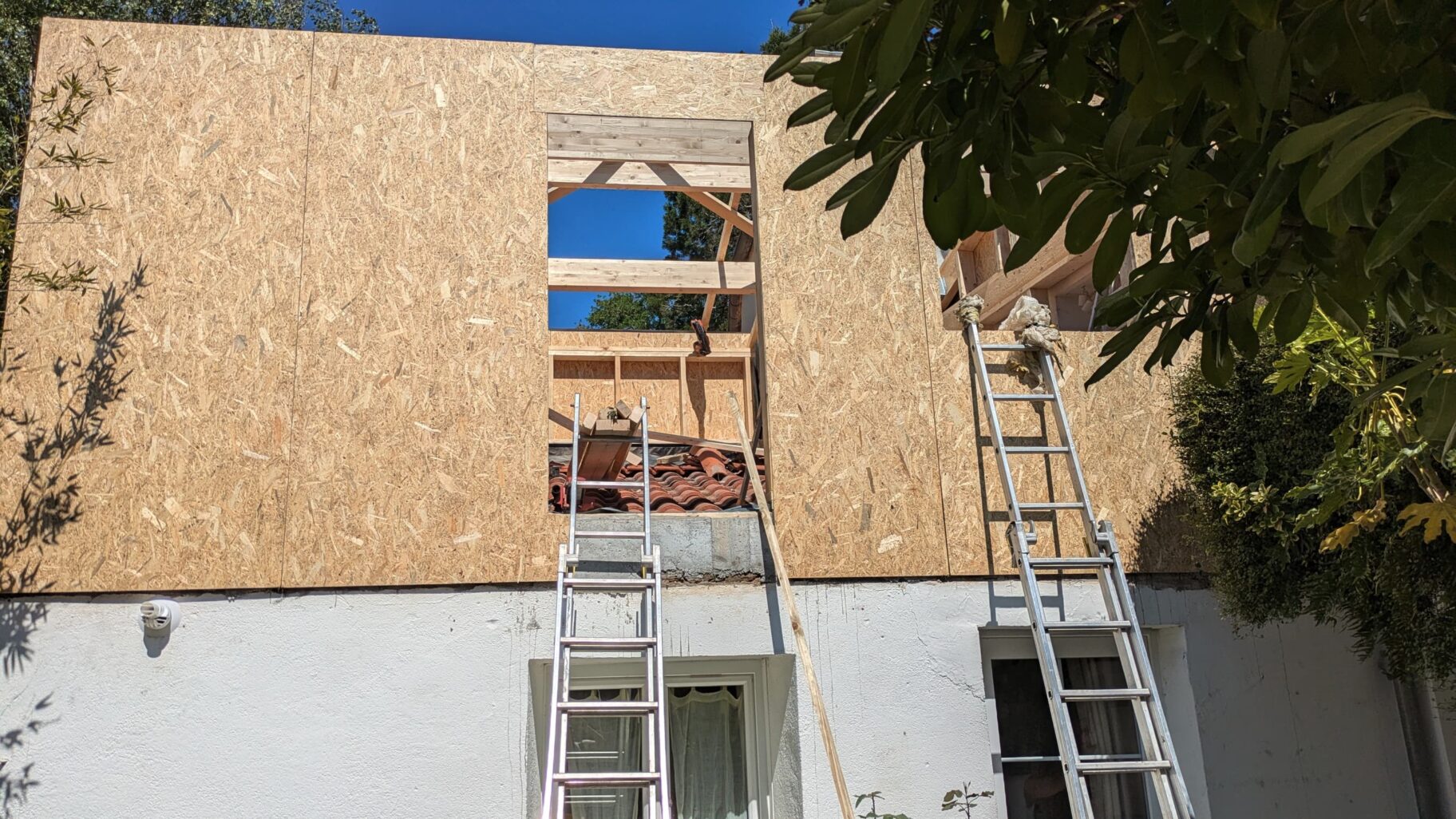 Surélévation en cours sur maison nantaise – structure et charpente bois