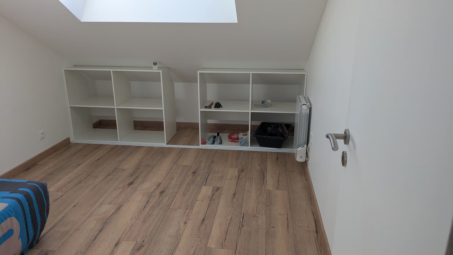 Chambre terminée dans l’aménagement des combles à Thouaré-sur-Loire