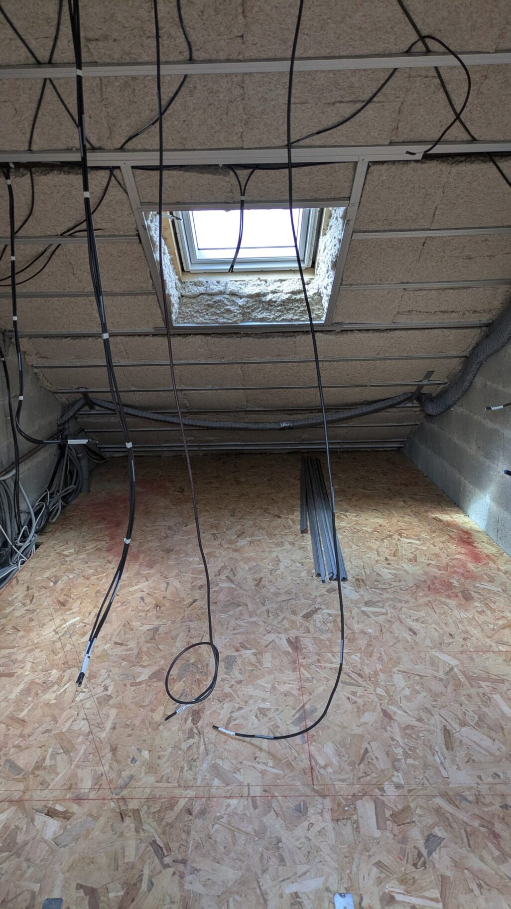 Isolation biosourcée et passage des câbles électriques