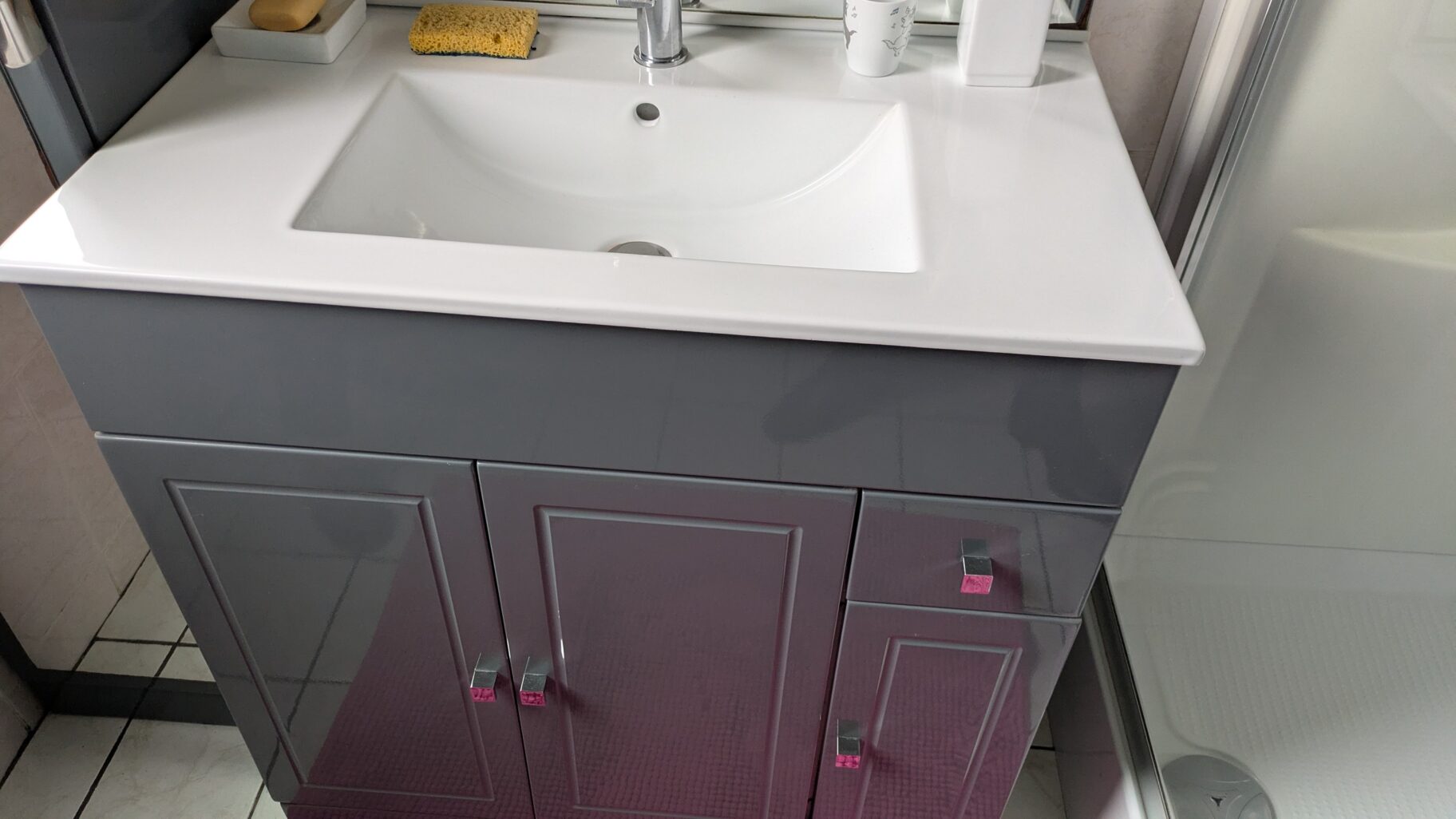 Ancien meuble vasque avant rénovation de la salle d’eau à Bouguenais