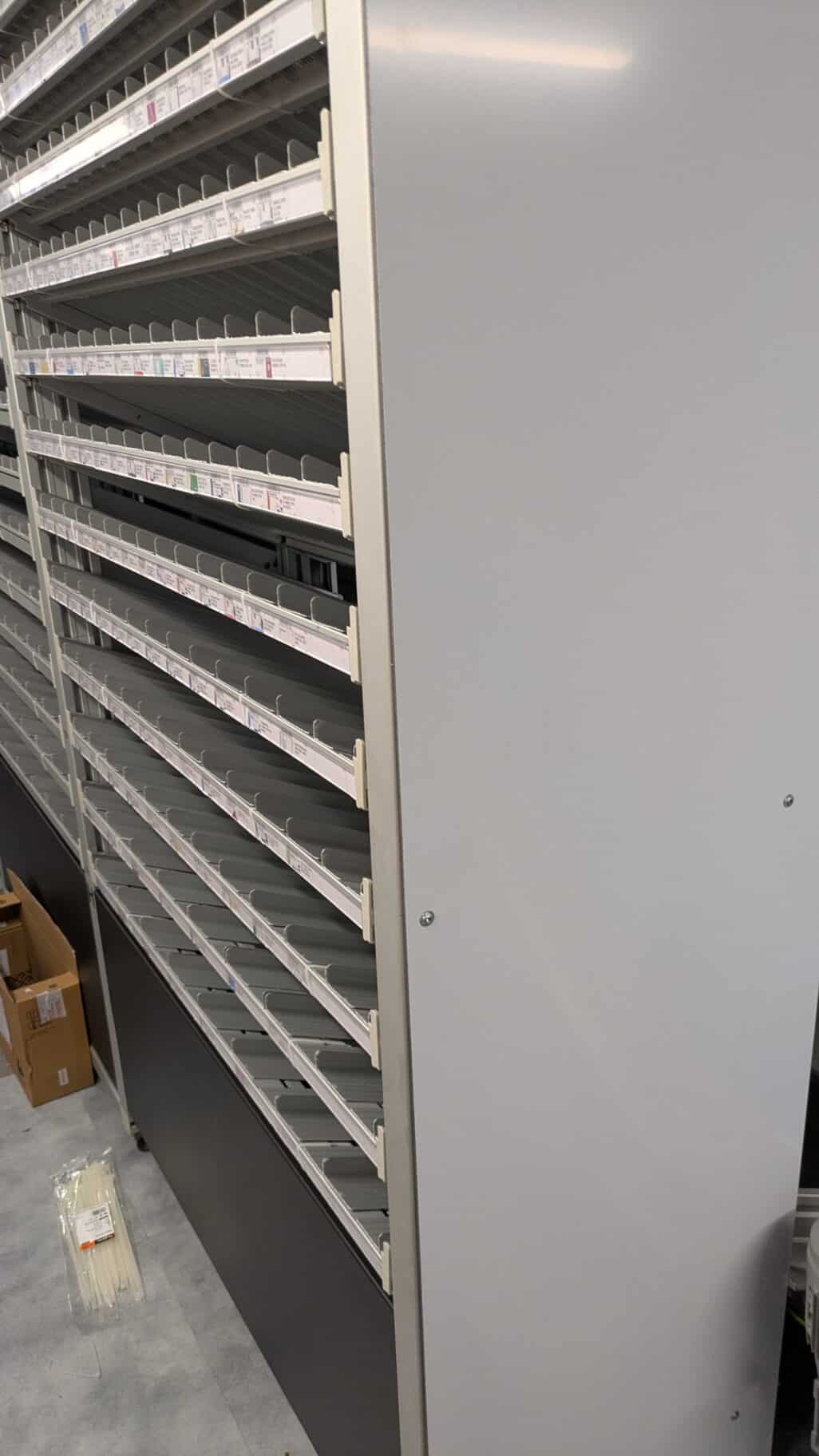 Installation du robot automatisé de distribution des médicaments dans une pharmacie à Saint-Sébastien-sur-Loire