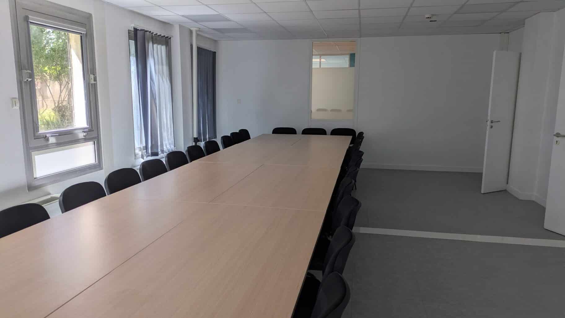 Aménagement d'une salle de réunion dans des locaux professionnels à Nantes
